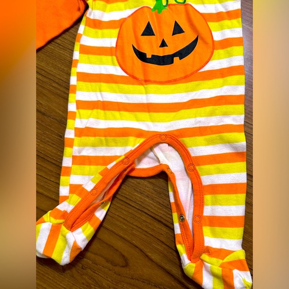 Baby Halloween 🎃 footsie pajamas - Picture 3 of 7